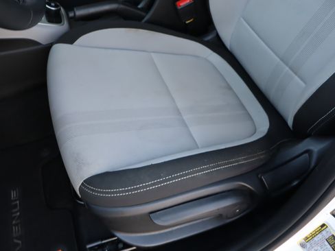 Used 2021 Hyundai Venue SEL FWD image 17