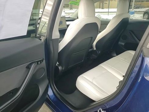 Used 2022 Tesla Model Y Long Range image 28