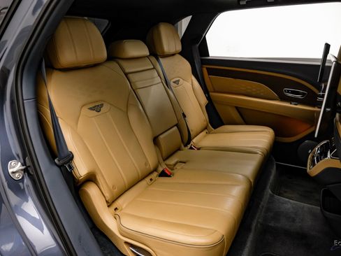 Used 2023 Bentley Bentayga Extended Wheelbase AWD/4WD image 81