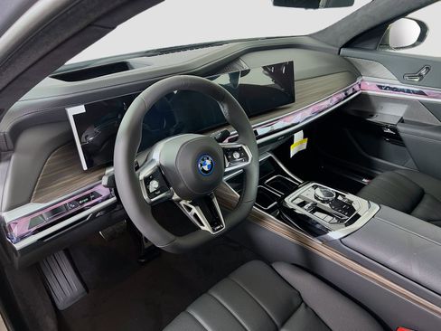 New 2025 BMW i7 xDrive60 image 9