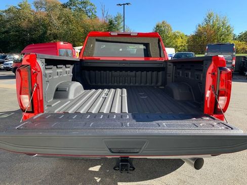 Used 2025 GMC Sierra 2500 SLE image 13
