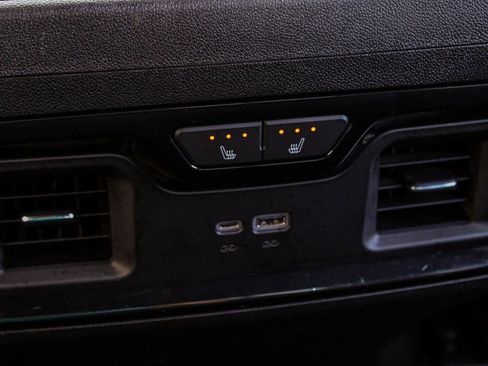 Used 2024 GMC Sierra 2500 AT4 w/ Technology Package image 35