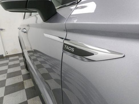Certified 2024 Volkswagen Taos SE image 11