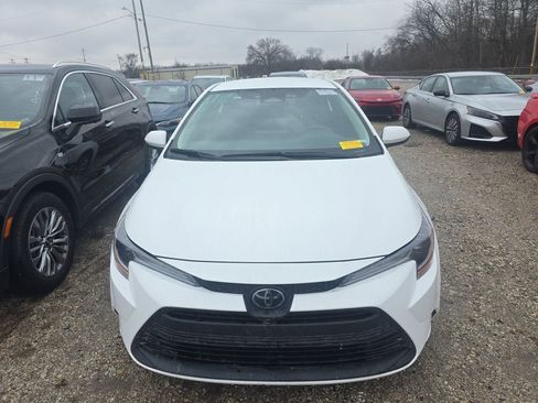 Used 2024 Toyota Corolla LE image 2