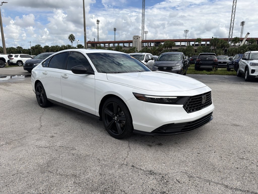 Used 2025 Honda Accord Sport image 2