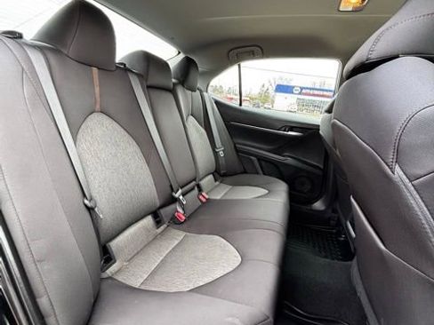 Used 2018 Toyota Camry LE image 16