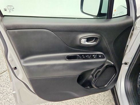 Used 2020 Jeep Renegade Altitude image 9