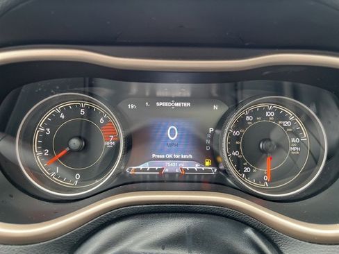 Certified 2017 Jeep Cherokee Limited image 24