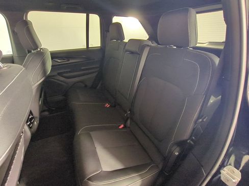 Used 2025 Jeep Grand Cherokee Laredo w/ Luxury Tech Group I AWD/4WD image 16