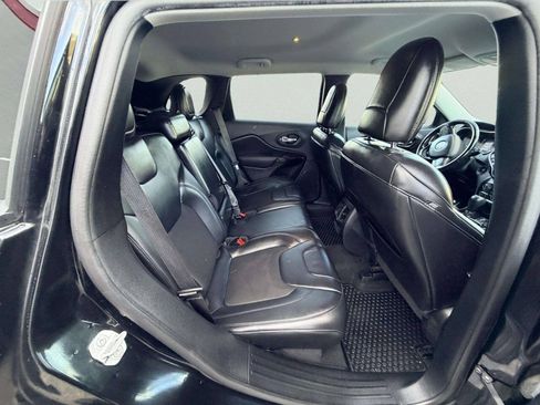 Used 2020 Jeep Cherokee Latitude Plus AWD/4WD image 21