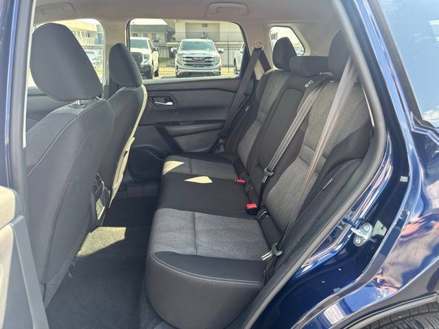 Used 2025 Nissan Rogue SV FWD image 22