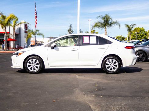 Used 2025 Toyota Corolla LE image 4