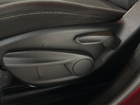 Used 2016 Jeep Cherokee Latitude w/ Cold Weather Group image 17