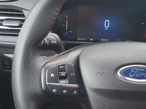 Certified 2025 Ford Escape ST-Line Select AWD/4WD image 17