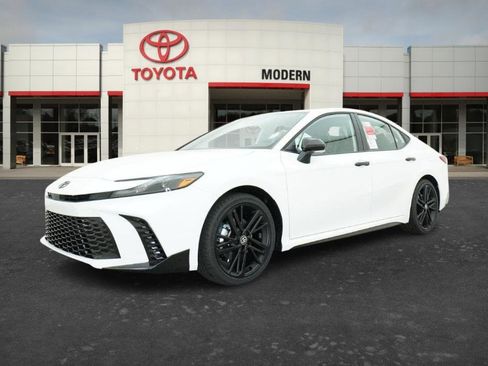 New 2026 Toyota Camry Hybrid FWD image 3