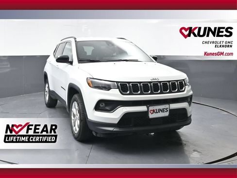 Used 2024 Jeep Compass Latitude AWD/4WD image 1