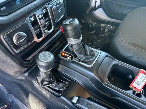 Used 2024 Jeep Wrangler Unlimited AWD/4WD image 14