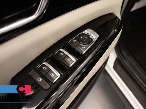 Used 2024 Kia Carnival EX FWD image 10