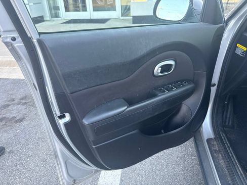 Used 2019 Kia Soul FWD image 20