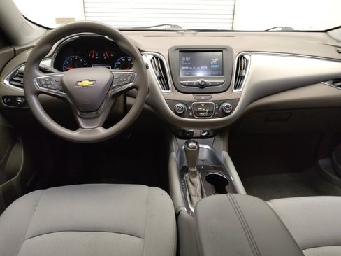 Used 2017 Chevrolet Malibu LT image 22