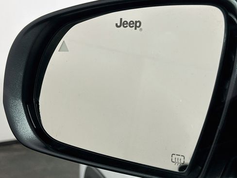 Used 2025 Jeep Compass Limited AWD/4WD image 16