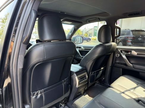 Used 2023 Lexus GX 460 Luxury w/ Accessory Package AWD/4WD image 13