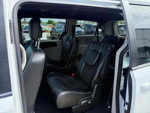 Used 2017 Dodge Grand Caravan SXT FWD image 23