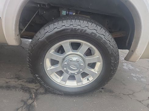 Used 2010 Ford F250 Lariat image 5