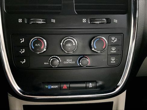 Used 2020 Dodge Grand Caravan SXT image 15