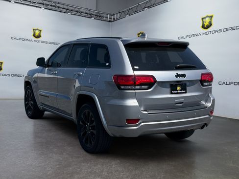 Used 2020 Jeep Grand Cherokee Altitude RWD image 3