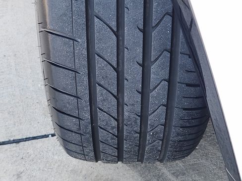 Certified 2023 Land Rover Discovery S R-Dynamic image 12