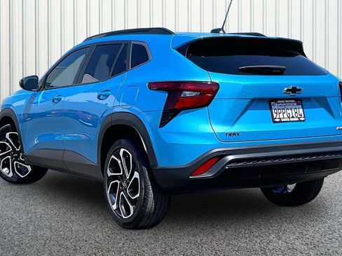 Used 2025 Chevrolet Trax RS w/ Sunroof Package FWD image 23