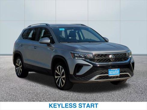 Used 2023 Volkswagen Taos SE w/ Panoramic Sunroof Package image 4