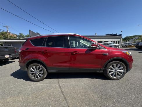 Used 2018 Ford Escape Titanium w/ Ford Safe & Smart Package AWD/4WD image 10
