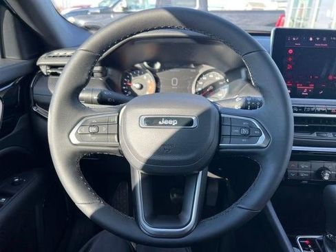 New 2026 Jeep Compass Latitude image 38