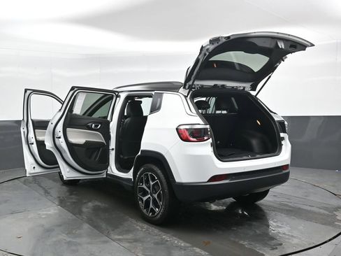 Used 2025 Jeep Compass Limited image 54