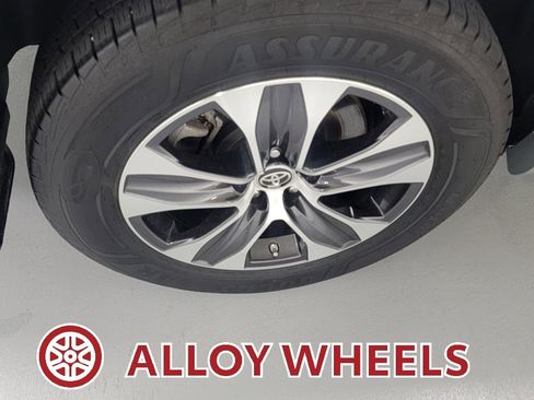 Certified 2021 Toyota Highlander XLE image 13