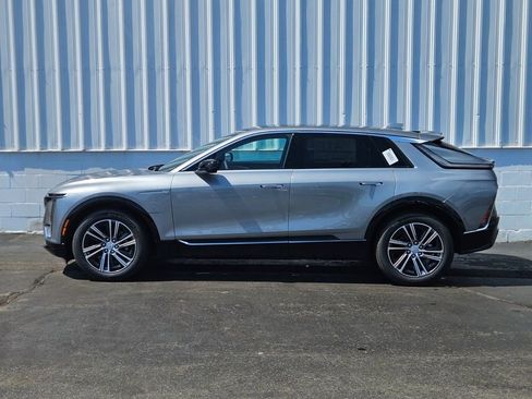 New 2025 Cadillac Lyriq Luxury w/ LPO, Floor Liner Package image 6