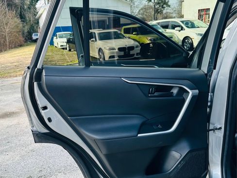 Used 2021 Toyota RAV4 LE image 11