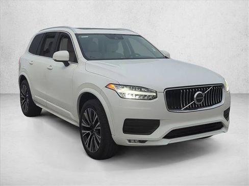 Used 2022 Volvo XC90 T5 Momentum w/ Protection Package Premier image 3