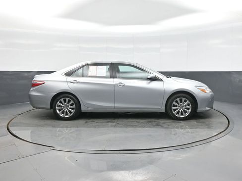 Used 2016 Toyota Camry XLE image 8