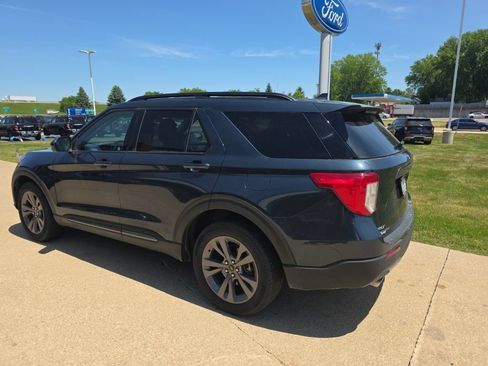 Used 2024 Ford Explorer XLT w/ Equipment Group 202A AWD/4WD image 4
