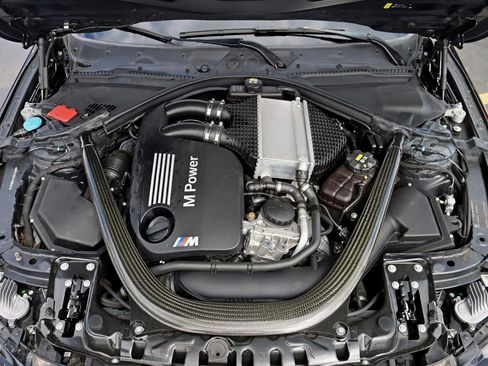Used 2018 BMW M4 Coupe RWD image 40
