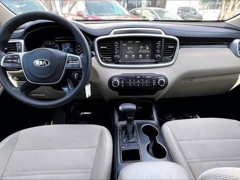 Used 2019 Kia Sorento LX image 15