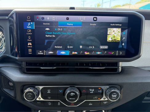 Used 2025 Jeep Gladiator Sport image 17