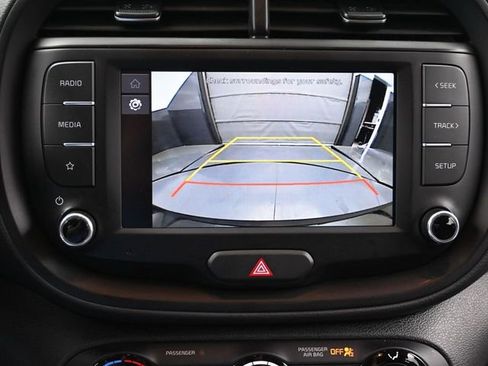 Used 2025 Kia Soul LX w/ LX Technology Package FWD image 25