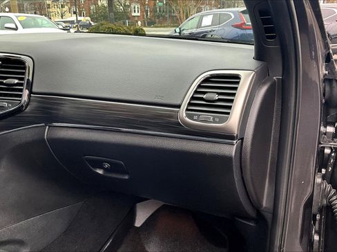 Used 2020 Jeep Grand Cherokee Limited image 16