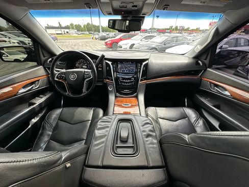 Used 2015 Cadillac Escalade ESV Premium image 2