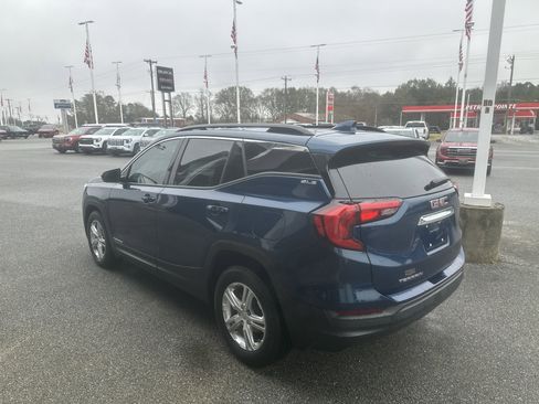 Used 2020 GMC Terrain SLE w/ Driver Convenience Package image 3