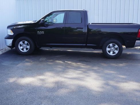 Used 2024 RAM 1500 Classic SLT image 3